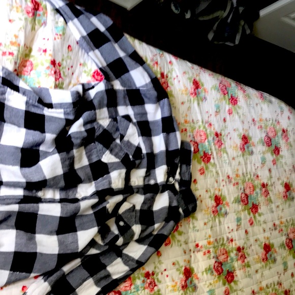 Button up long sleeve tee - Picture 1 of 1